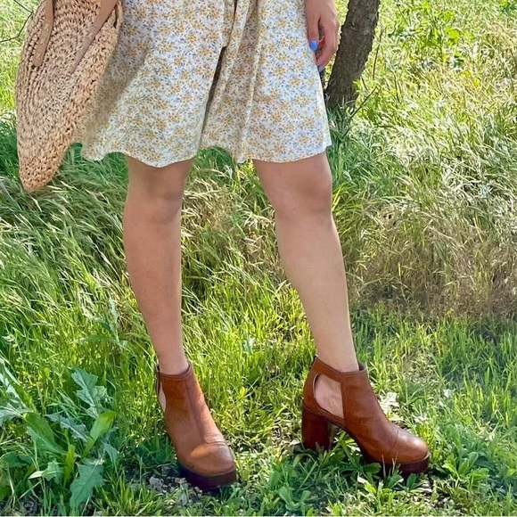 Yellow Box Linea Women's Tan Ankle Boots - Picture 5 of 6